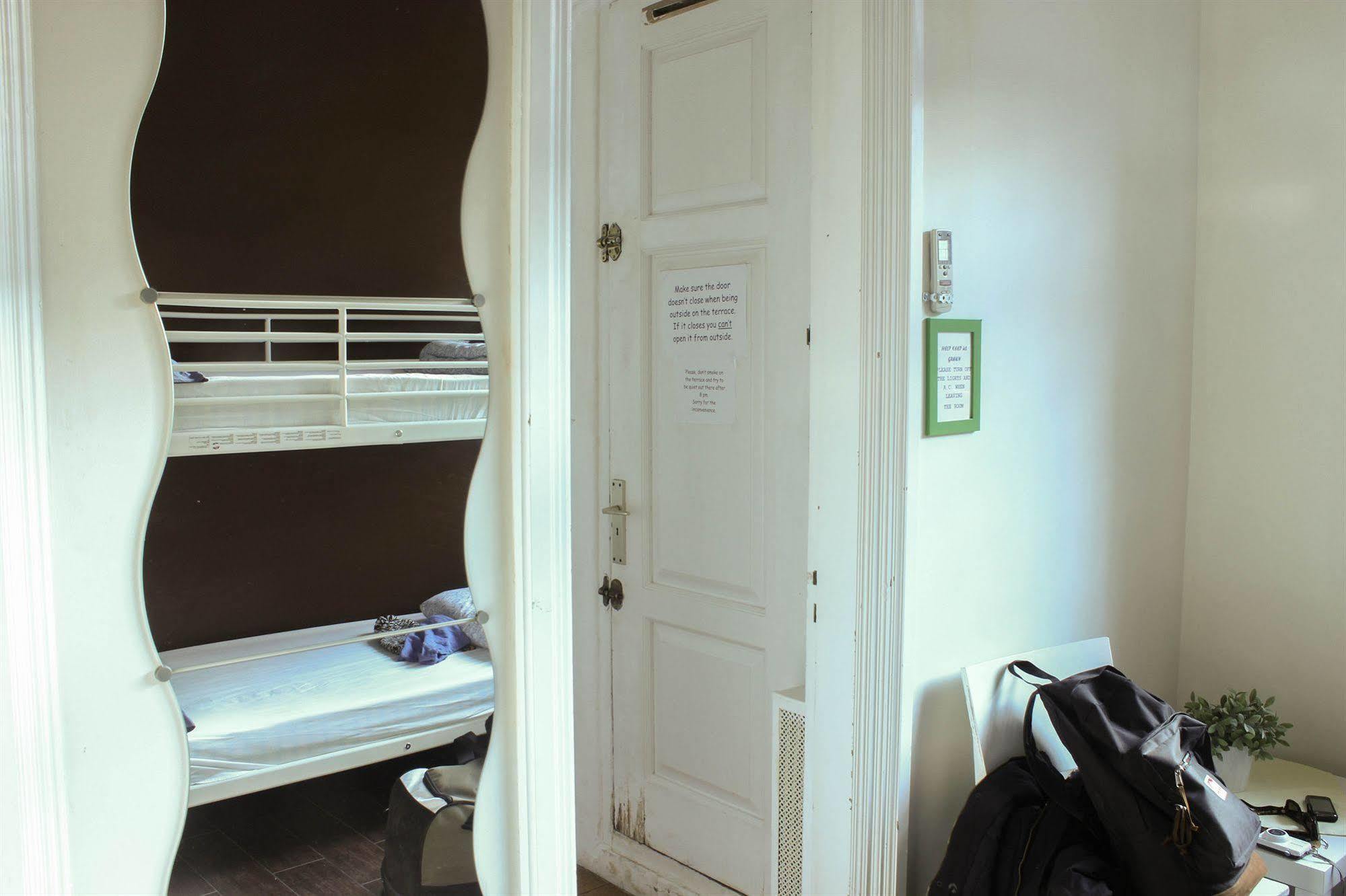 360 Hostel Centro Barcelona Exterior photo